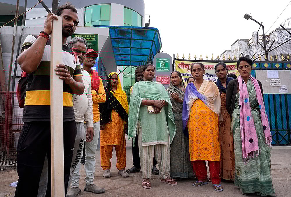 Noida construction workers