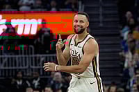 | Photo: AP/Godofredo A. Vásquez : Golden State Warriors guard Stephen Curry reacts after making a 3-point basket during the second half of an NBA basketball game against the Sacramento Kings in San Francisco.