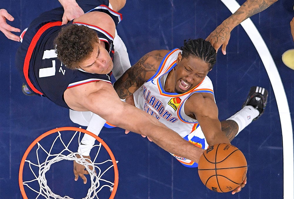 Oklahoma City Thunder guard Jalen Williams, right, shoots as Los Angeles Clippers center Brook Lopez defends during the second half of an NBA basketball game in Inglewood, California. - | Photo: AP/Mark J. Terrill