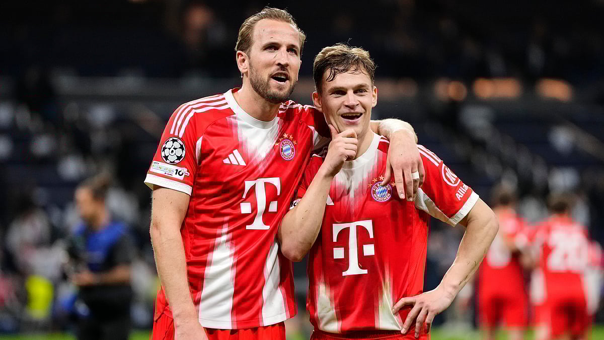 Bayern's Harry Kane, left, and teammate Joshua Kimmich look at the fans after the Champions League quarterfinal first leg soccer match between Real Madrid and Bayern Munich in Madrid, Spain, Tuesday, April 7, 2026. - | Photo: AP/Jose Breton