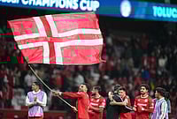 Toluca Vs LA Galaxy, CONCACAF Champions Cup Quarter-Final: Paulinho Hat-Trick Stuns Los Galacticos In 6-Goal Thriller | Photo: AP/Fernando Llano : Alexis Vega of Mexico's Toluca waves a flag after a CONCACAF Champions Cup quarterfinal first leg soccer match against the United States' LA Galaxy in Toluca, Mexico.