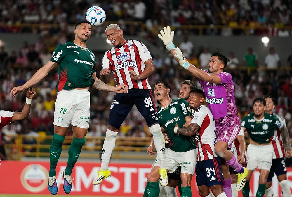 Copa Libertadores Palmeiras vs Junior FC Soccer photos-Murilo