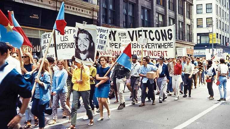 Get Out of Vietnam: Anti-war March by students in Chicago as the city was preparing to host the Democratic National Convention in August, 1968 - | Photo: Wikimedia Commons