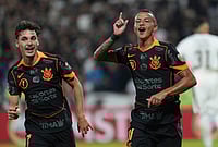 | Photo: AP/Rodrigo Abd : Kayke Ferrari of Brazil's Corinthians, right, celebrates scoring his side's opening goal against Argentina's Platense during a Copa Libertadores Group E soccer match in Buenos Aires, Argentina.