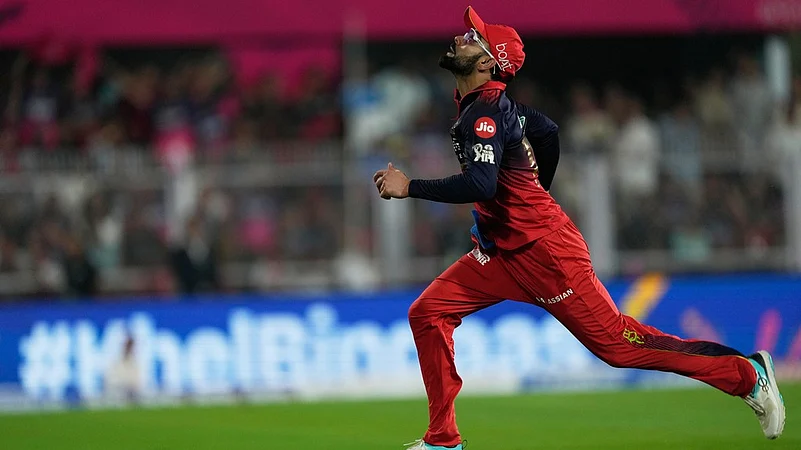 RR Vs RCB, IPL 2026: Virat Kohli Cuts Short Vaibhav Sooryavanshi Blinder With Smart Catch - Watch