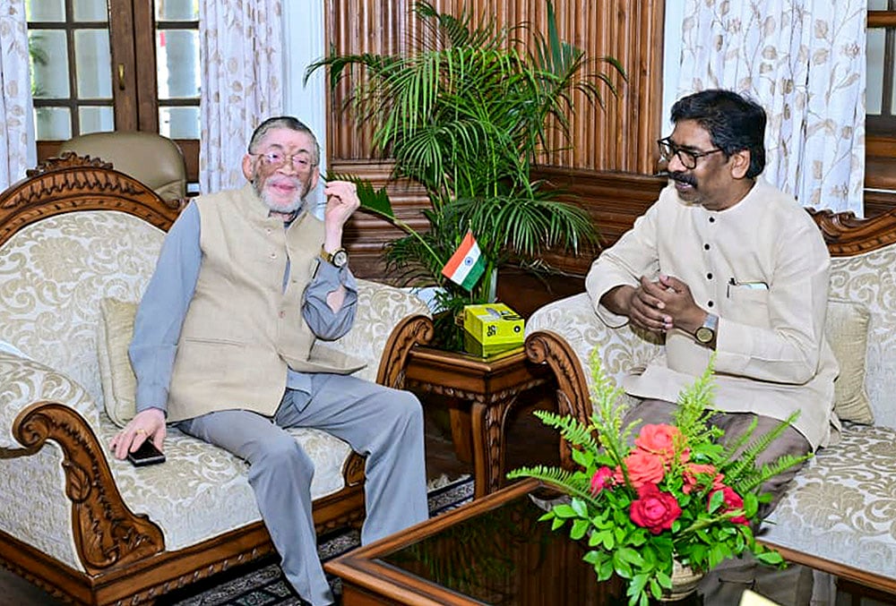 Santosh Gangwar meets Hemant Soren
