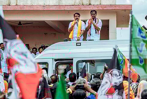 BJP leader Nainar Nagendran during a roadshow in support of the NDA candidate from Karaikudi Constituency, Therbogi V Pandi, ahead of the Tamil Nadu Assembly elections. 