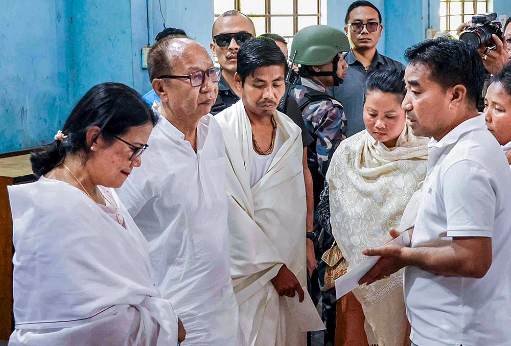 Manipur CM visits relief camp in Imphal East
