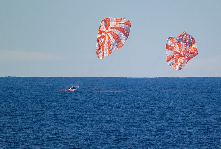 The Orion spacecraft carrying Artemis II crew members Reid Wiseman, Victor Glover, Christina Koch and Jeremy Hansen, unseen, splashes down in the Pacific Ocean off the coast of California, USA. - | Photo: NASA via PTI