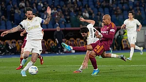 | Photo: AP/Alessandra Tarantino : Roma's Donyell Malen scores a hat trick during a Seria A soccer match between Roma and Pisa n Rome, Italy, Friday, April 10, 2026.