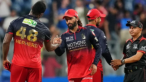 AP Photo/Rafiq Maqbool : Royal Challengers Bengaluru's Devdutt Padikkal with teammates celebrate the win over Royal Challengers Bengaluru during the Indian Premier League cricket match, in Mumbai , India, Sunday, April 12, 2026.