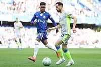 | Photo: AP/Ian Walton : Chelsea's Estevao guards Manchester City's Bernardo Silva during the Premier League soccer match between Chelsea and Manchester City in London, Sunday, April 12, 2026.