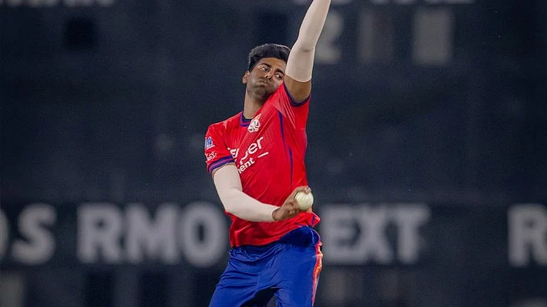 Mayank Yadav in LSG training ahead of IPL 2026 clash against GT - LucknowIPL/X