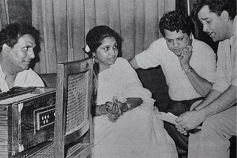 Asha Bhosle with music directors Shankar Jaikishan and actor Raj Kapoor, for Mera Naam Joker recording.