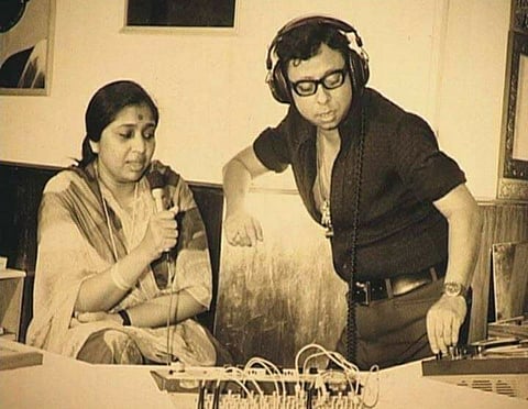 RD Burman seen with Asha Bhosle. The composer-singer duo were married for 14 years from 1980 to 1994.