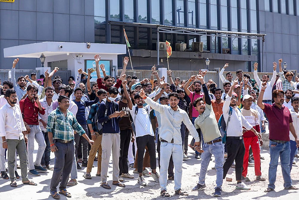 Workers protest over wage hike: Noida