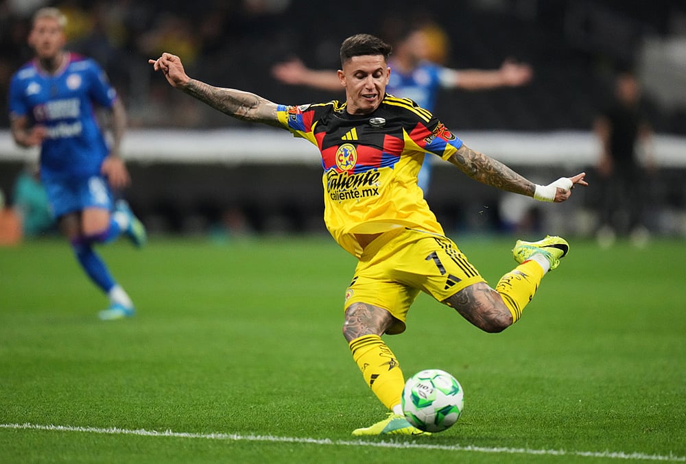 Club America vs Cruz Azul Mexican soccer league-Brian Rodriguez