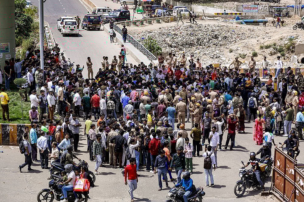 Workers protest over wage hike: Noida