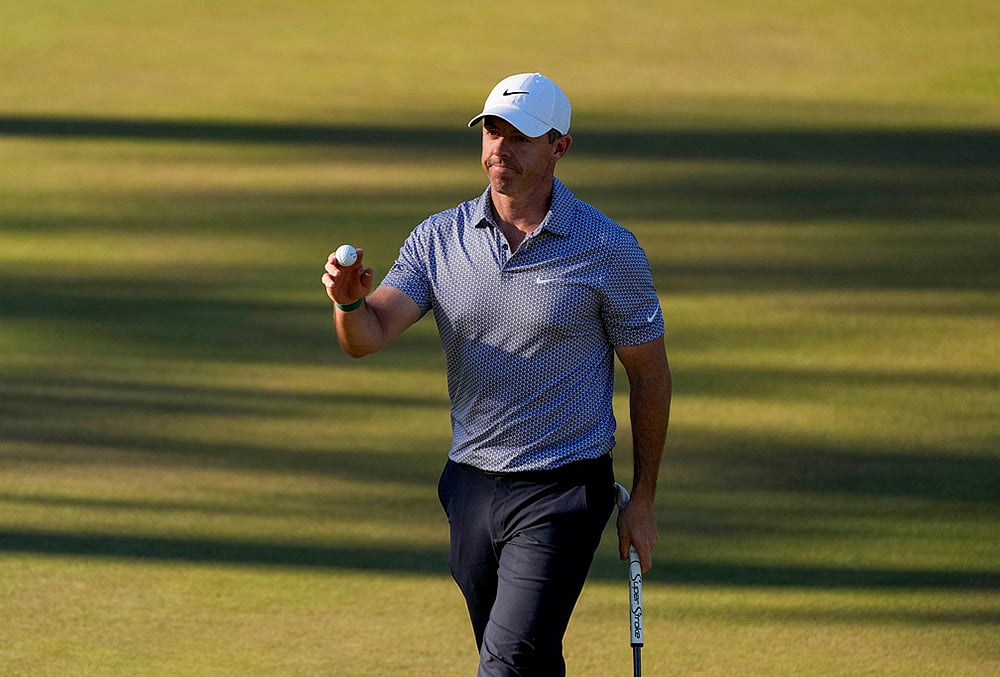 Rory McIlroy, of Northern Ireland, waves after his putt on the 15th hole during the third round of the Masters golf tournament at the Augusta National Golf Club, 
in Augusta, Georgia.  - | Photo: AP/Eric Gay