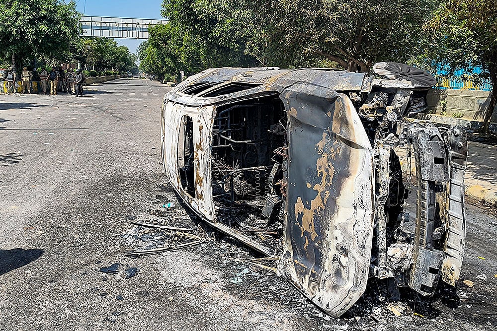 Workers protest over wage hike: Noida