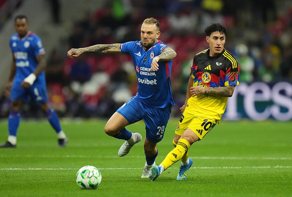 Club America vs Cruz Azul Mexican soccer league-Cruz Azuls Rodolfo Rotondi