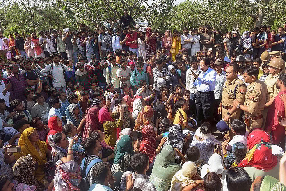 Workers protest over wage hike: Noida
