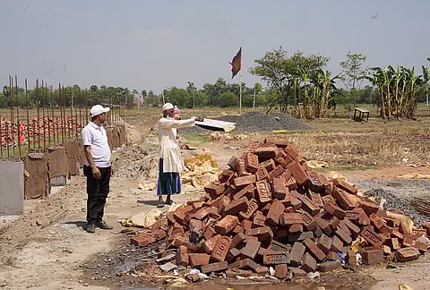 People at the ground of Babri Masjid at Murshidabad Beldanga
