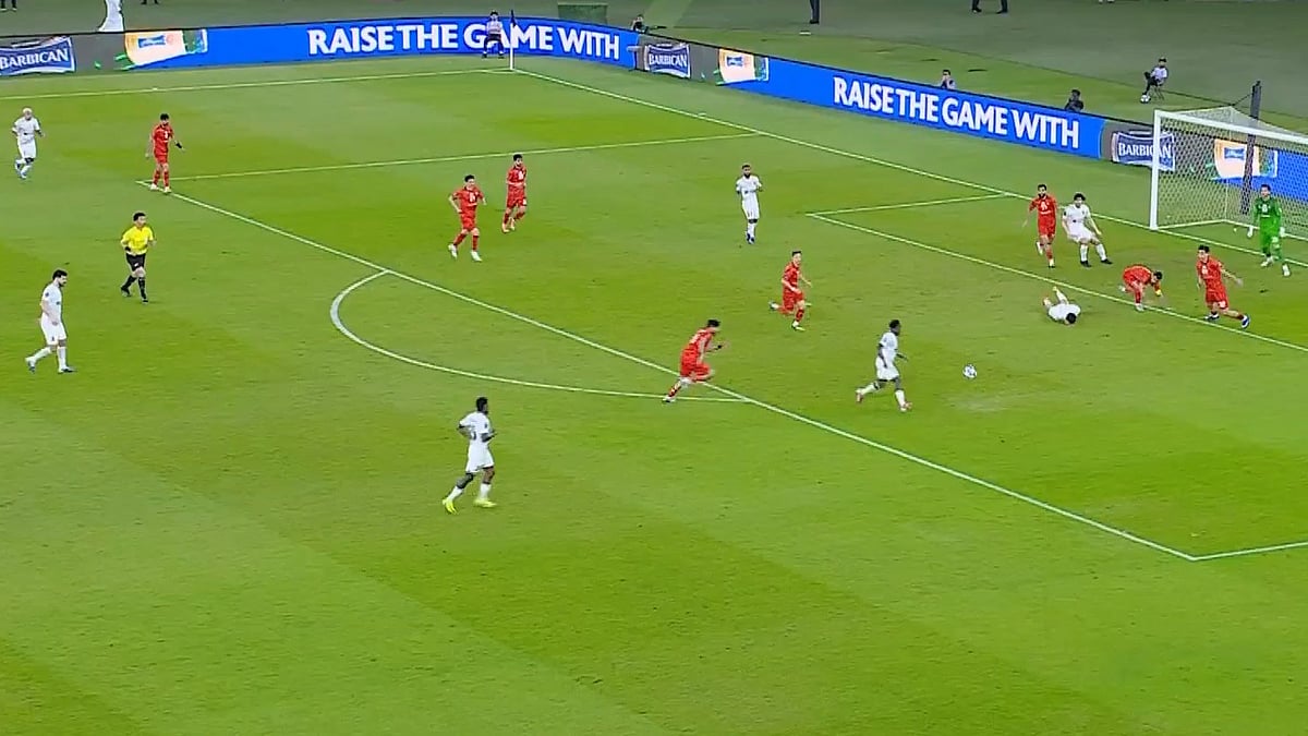 Shabab Al-Ahli in action during the AFC Champiosn League Elite Round of 16 match against Tractor FC on April 14, 2026. - | Photo: Screenshot/FanCode