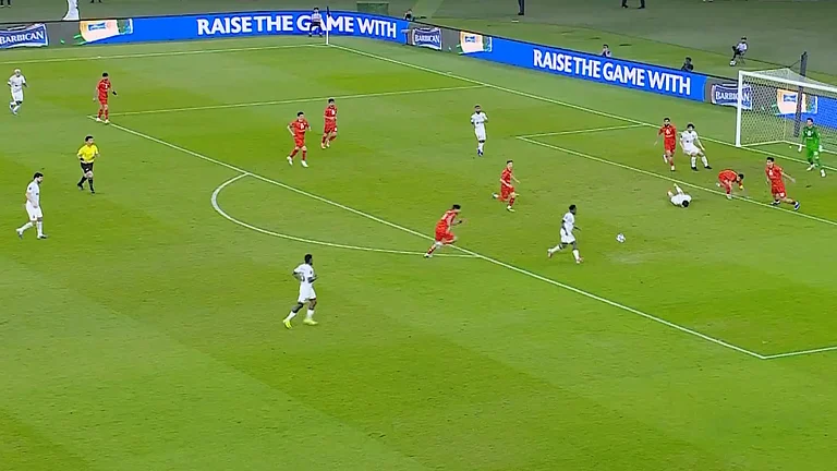 Shabab Al-Ahli in action during the AFC Champiosn League Elite Round of 16 match against Tractor FC on April 14, 2026. - | Photo: Screenshot/FanCode