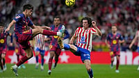 | Photo: AP/Bernat Armangue : Atletico Madrid's Javi Morcillo right vies for the ball with Barcelona's Pau Cubarsi during a La Liga soccer match between Atletico Madrid and Barcelona in Madrid, Spain, Saturday, April 4, 2026.