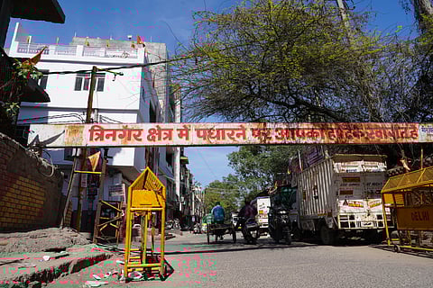 The main road leading toward Tri Nagar in Northwest Delhi.
