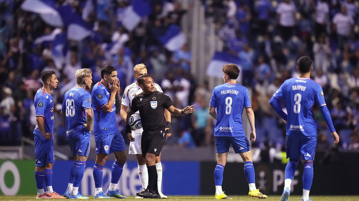 Referee Ivan Barton suspends the match due to discriminatory chants from the crowd during a CONCACAF Champions Cup quarterfinal second leg soccer match between Mexico's Cruz Azul and the United States' Los Angeles FC in Puebla, Mexico, Tuesday, April 14, 2026. - (AP Photo/Eduardo Verdugo)