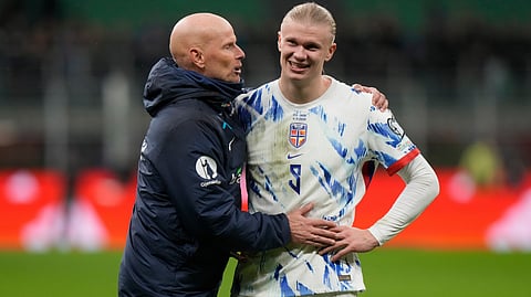Norway's Erling Haaland, right, and head coach Stale Solbakken celebrate after the 2026 World Cup Group I qualifier soccer match between Italy and Norway in Milan, Italy, Sunday, Nov. 16, 2025.