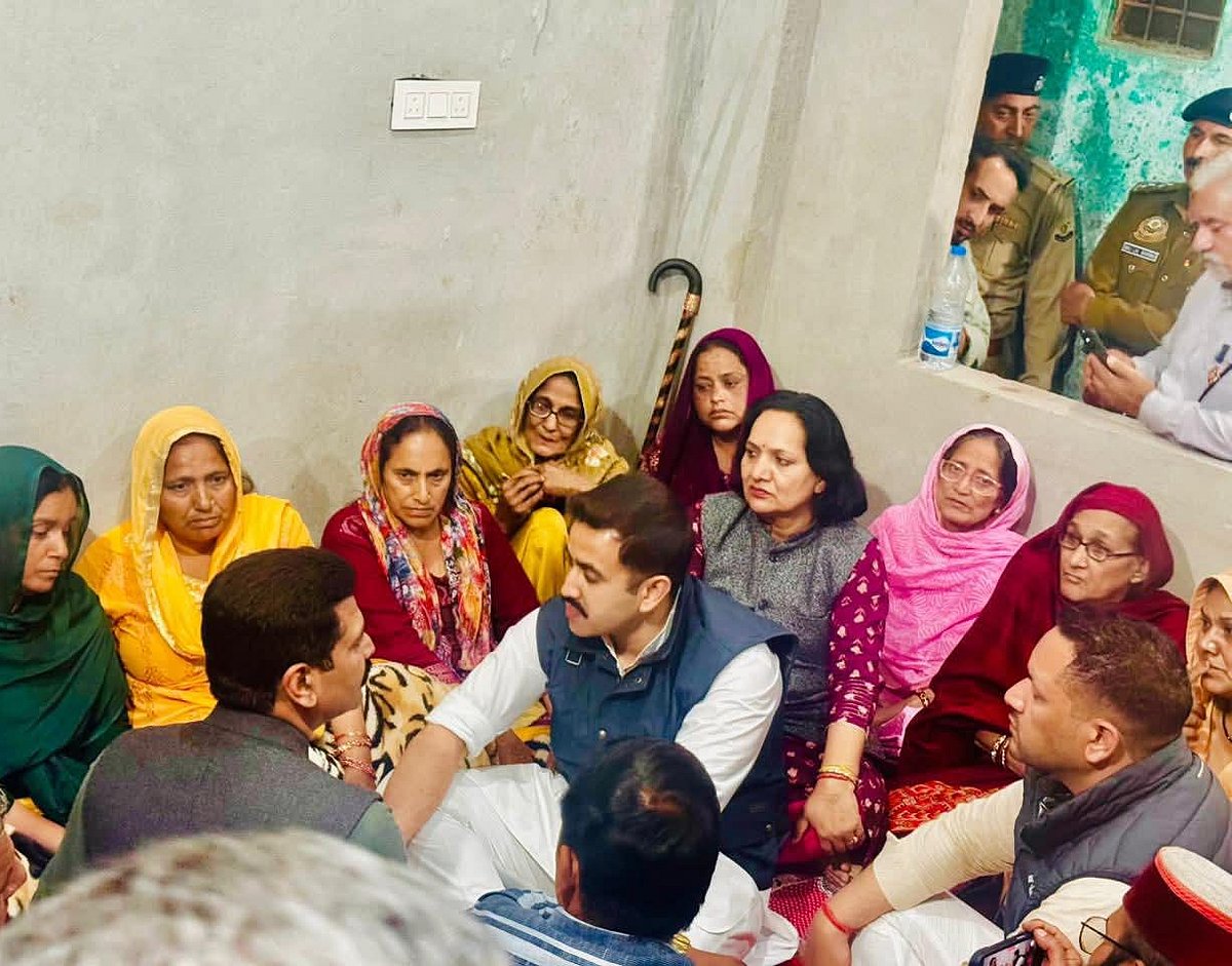 Facebook : Vikramaditya Singh, the Himachal Pradesh PWD minister, visited the family of the 19-year-old who was murdered 