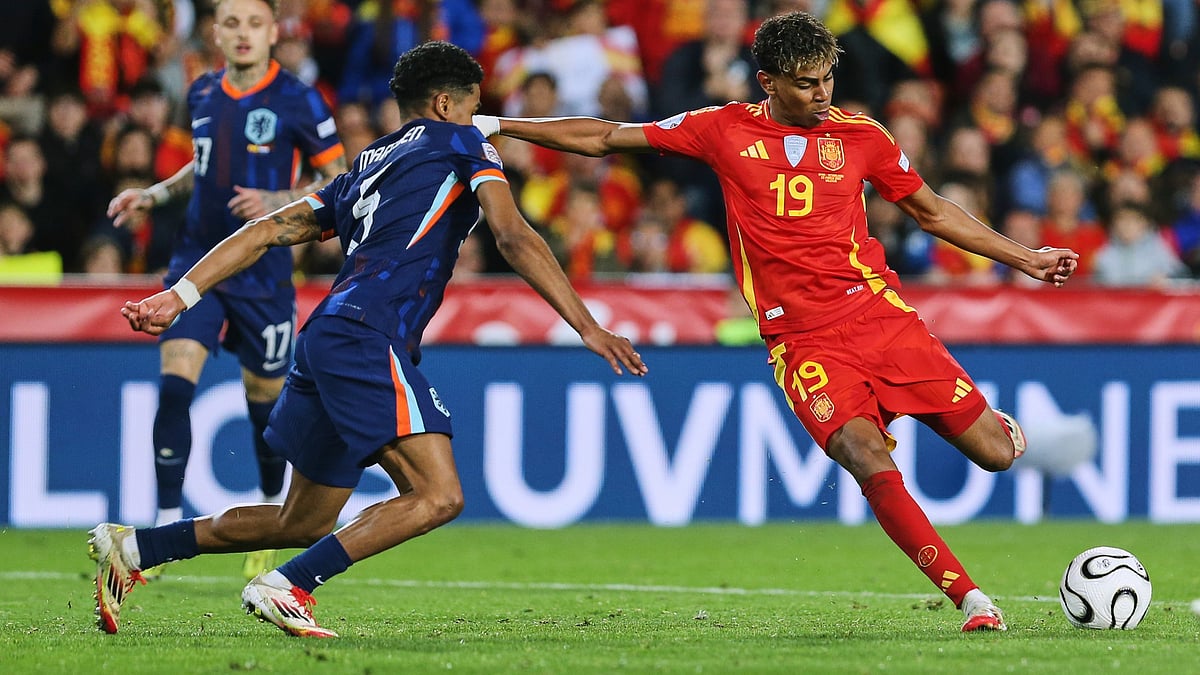 Spain's Lamine Yamal, right, scores his side third goal during the UEFA Nations League quarterfinal second leg match between the Netherlands and Spain at Mestalla stadium in Valencia, Spain, Sunday, March 23, 2025.  - | Photo: AP/Alberto Saiz