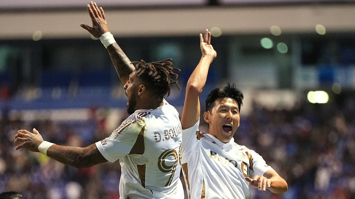 Son Heung-Min, right, congrats Denis Bouanga of the United States' Los Angeles FC after scoring his side's first goal against Mexico's Cruz Azul during a CONCACAF Champions Cup quarterfinal second leg soccer match in Puebla, Mexico, Tuesday, April 14, 2026 - (AP Photo/Eduardo Verdugo)