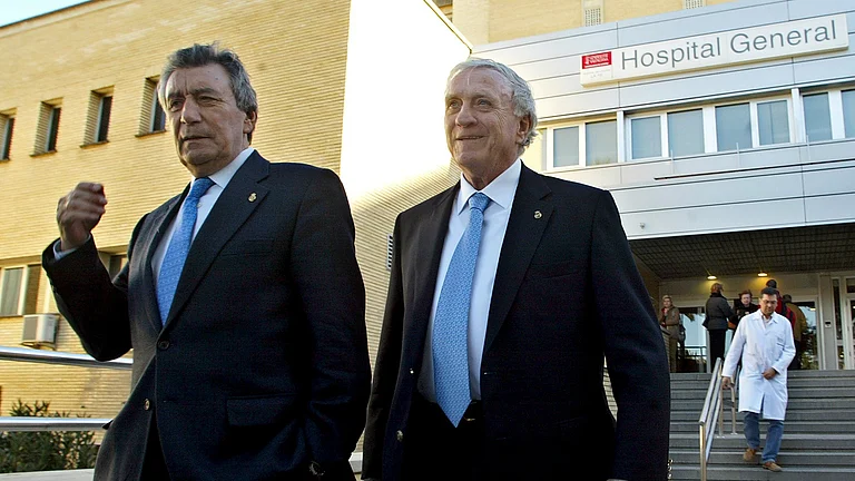 FILE -Former Real Madrid soccer players Enrique Perez "Pachin", left, and Jose Emilio Santamaria leave La Fe hospital in Valencia, Spain, Dec. 27, 2005 after visiting their former teammate Alfredo di Stefano, of Argentina. - (AP Photo/Fernando Bustamante, File)