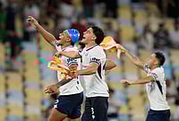 Fluminense Vs Independiente Rivadavia, Copa Libertadores: Debutants Azul Stun Big Flu At Maracana | Photo: AP/Silvia Izquierdo : Leonardo Costa, left, and Fabrizio Sartori of Argentina's Independiente Rivadavia, celebrate their team's 2-1 victory over Brazil's Fluminense at the end of a Copa Libertadores Group C soccer match in Rio de Janeiro.