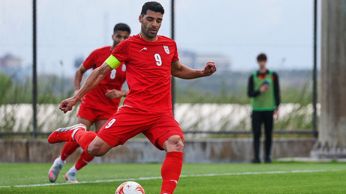 Iran's Mehdi Taremi shoots a penalty kick to score his side's second goal during a friendly soccer match between Iran and Costa Rica, in Antalya, southern Turkey, Tuesday, March 31, 2026.  - | Photo: AP/Riza Ozel