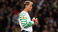 Former Arsenal Goalkeeper Alex Manninger Dies After Car Reportedly Hit By A Train AP : Manninger was 48 and played for a number of clubs in Europe, including Juventus and Salzburg.