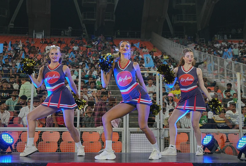 GT vs KKR IPL 2026 Match 25 T20 cricket match-Cheer girls