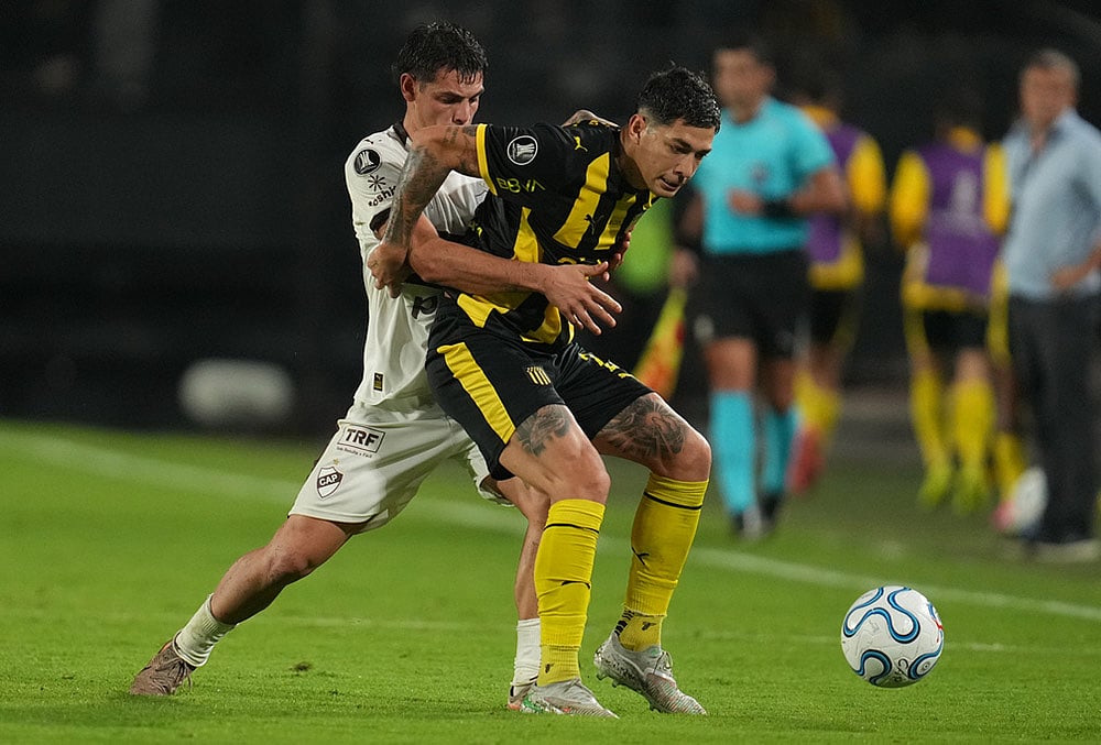 Penarol vs Platense conmebol copa libertadores soccer-Franco Escobar
