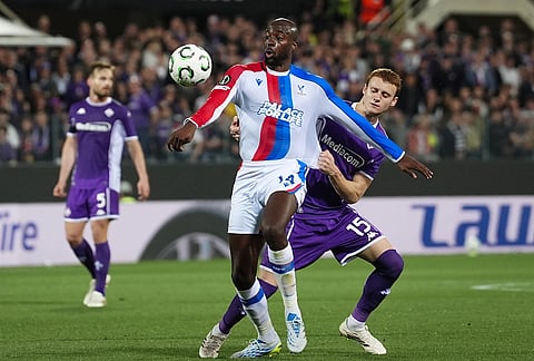 Crystal Palace's Jean-Philippe Mateta and Fiorentina's Pietro Comuzzo, right, in action during the Conference League quarterfinal 2nd leg soccer match between Fiorentina and Crystal Palace in Florence, Italy.