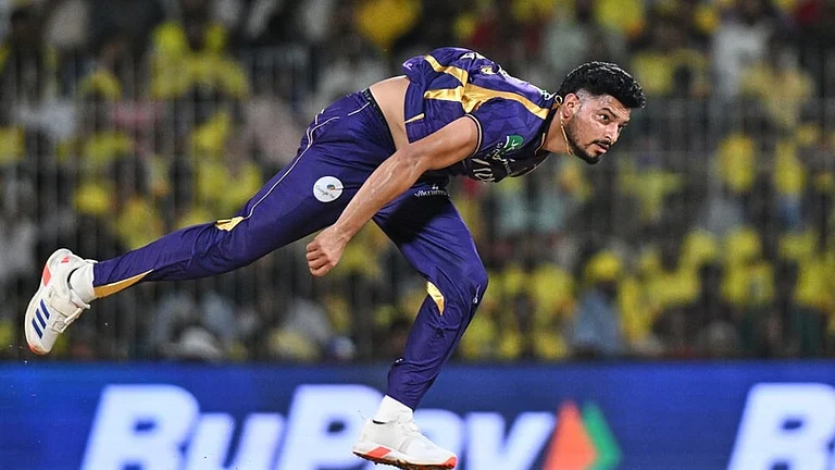 Kolkata Knight Riders' Vaibhav Arora bowls a delivery during the Indian Premier League cricket match between Chennai Super Kings and Kolkata Knight Riders in Chennai. - | Photo: AP/STR