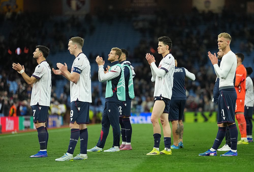 Bologna's team after the Europa League quarterfinal second leg soccer match between Aston Villa and Bologna, in Birmingham, England. - | Photo: AP/Dave Shopland