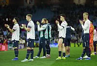 | Photo: AP/Dave Shopland : Bologna's team after the Europa League quarterfinal second leg soccer match between Aston Villa and Bologna, in Birmingham, England.
