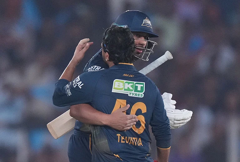Gujarat Titans' Shahrukh Khan and Rahul Tewatia celebrate the win over Kolkata Knight Riders during the Indian Premier League cricket match in Ahmedabad. - | Photo: AP/Ajit Solanki