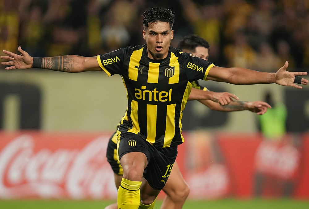 Penarol vs Platense conmebol copa libertadores soccer-Douglas Arezo