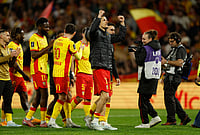 Lens 3-2 Toulouse, Ligue 1: Hosts Stage Stunning Comeback to Seal Win | Photo: AP/Jean-Francois Badias : Lens players celebrate after a League One soccer match between Lens and Toulouse in Lens, France.