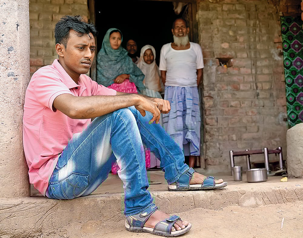 Mohidur rushed from Kerala, where he works as a daily wager, to his village in Daulatpur in Malda